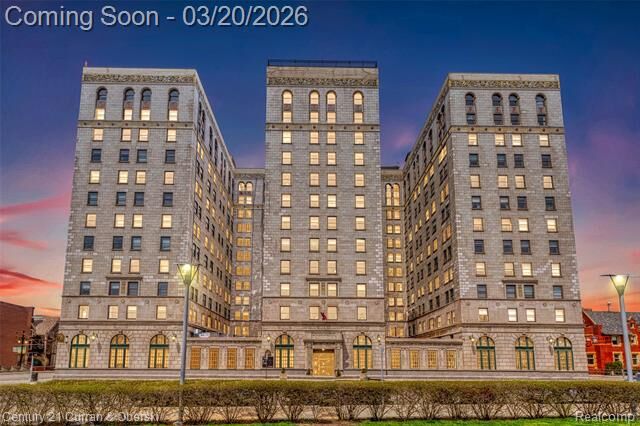 Property Photo:  15 E Kirby Street 1104  MI 48202 