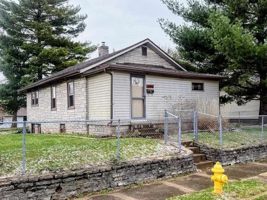 Property Photo:  1243 Crosshall Street  IN 47374 