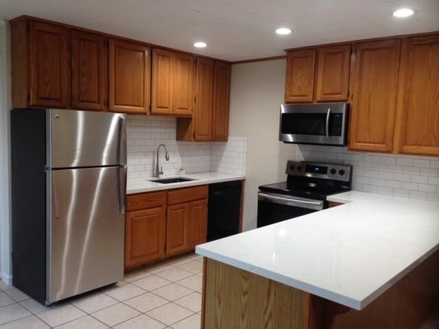 Property Photo:  56 Hobart Avenue  CA 94402 