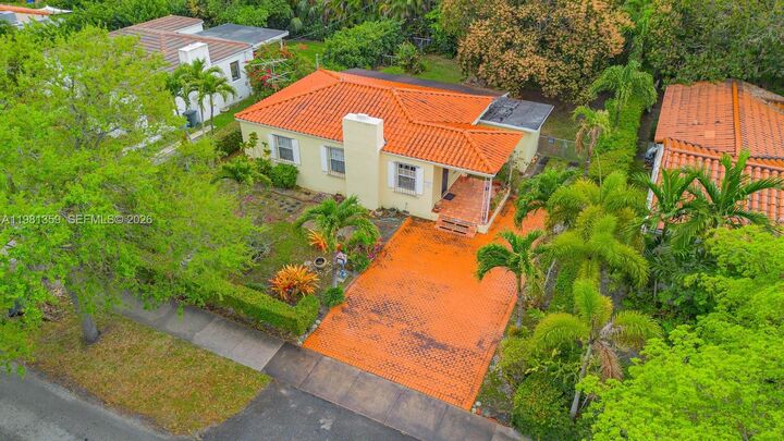 Property Photo:  512 Mendoza Ave  FL 33134 