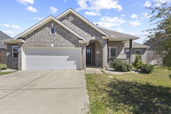 Property Photo: 1350 Miss Kyndall TX 77657