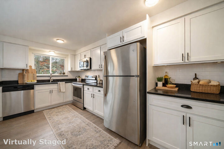 Property Photo:  20 Harbour Village A  CT 06405 