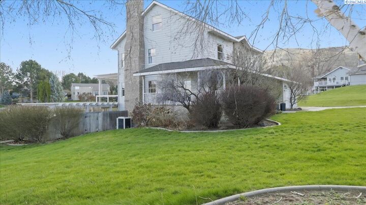 Property Photo:  1128 Country Ridge Dr  WA 99352 