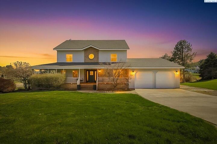 Property Photo: 1128 Country Ridge Dr WA 99352
