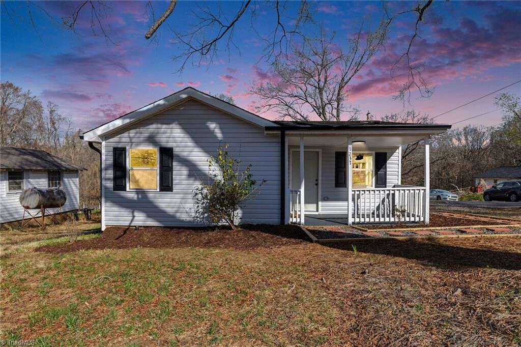 Property Photo: 1237 Irving Avenue NC 27288