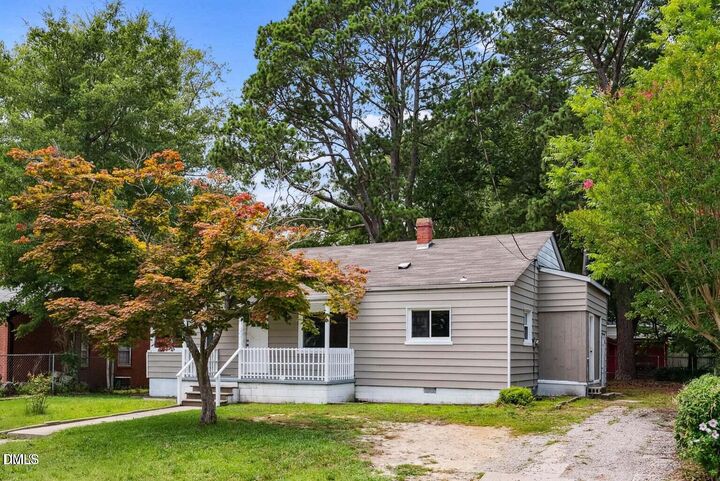 Property Photo: 208 Fairview Avenue SW NC 27893