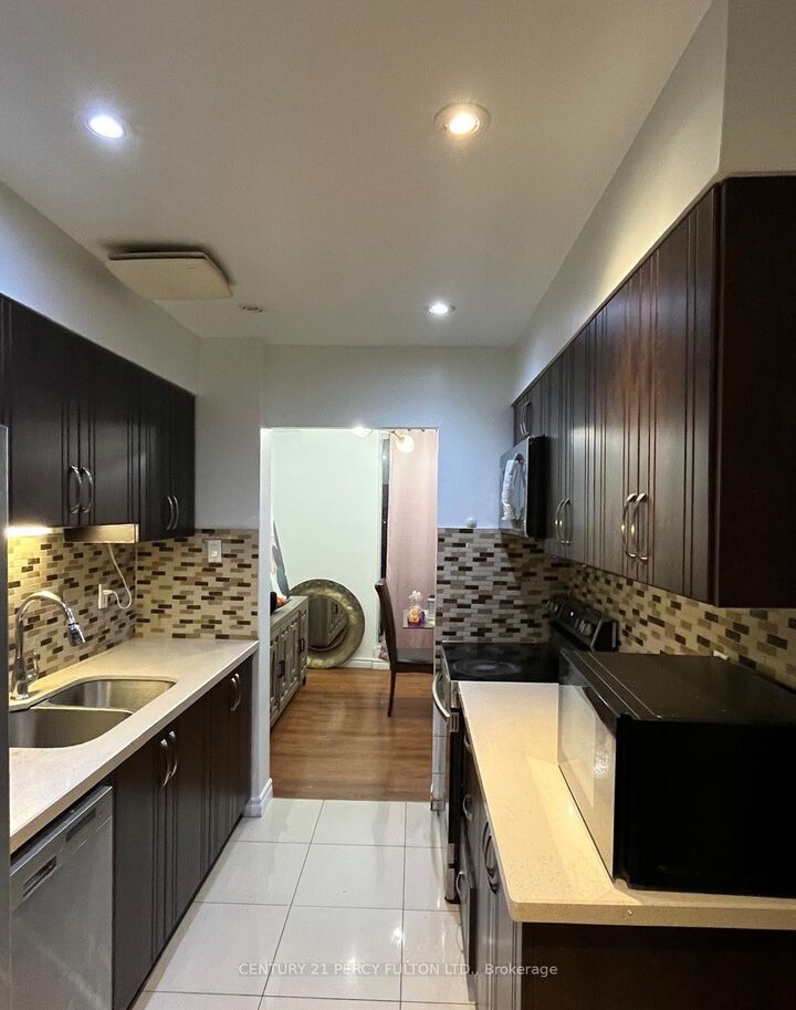 Property Photo: 301 Prudential Drive 1712 ON M1P 4V3