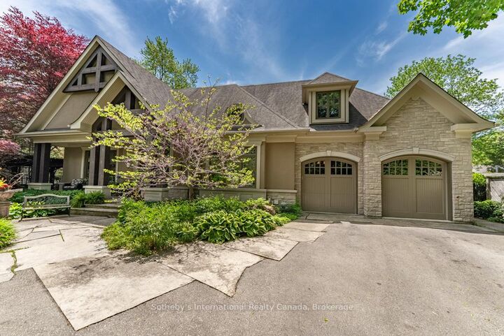 Property Photo: 552 Bobolink Road ON L5J 2P4