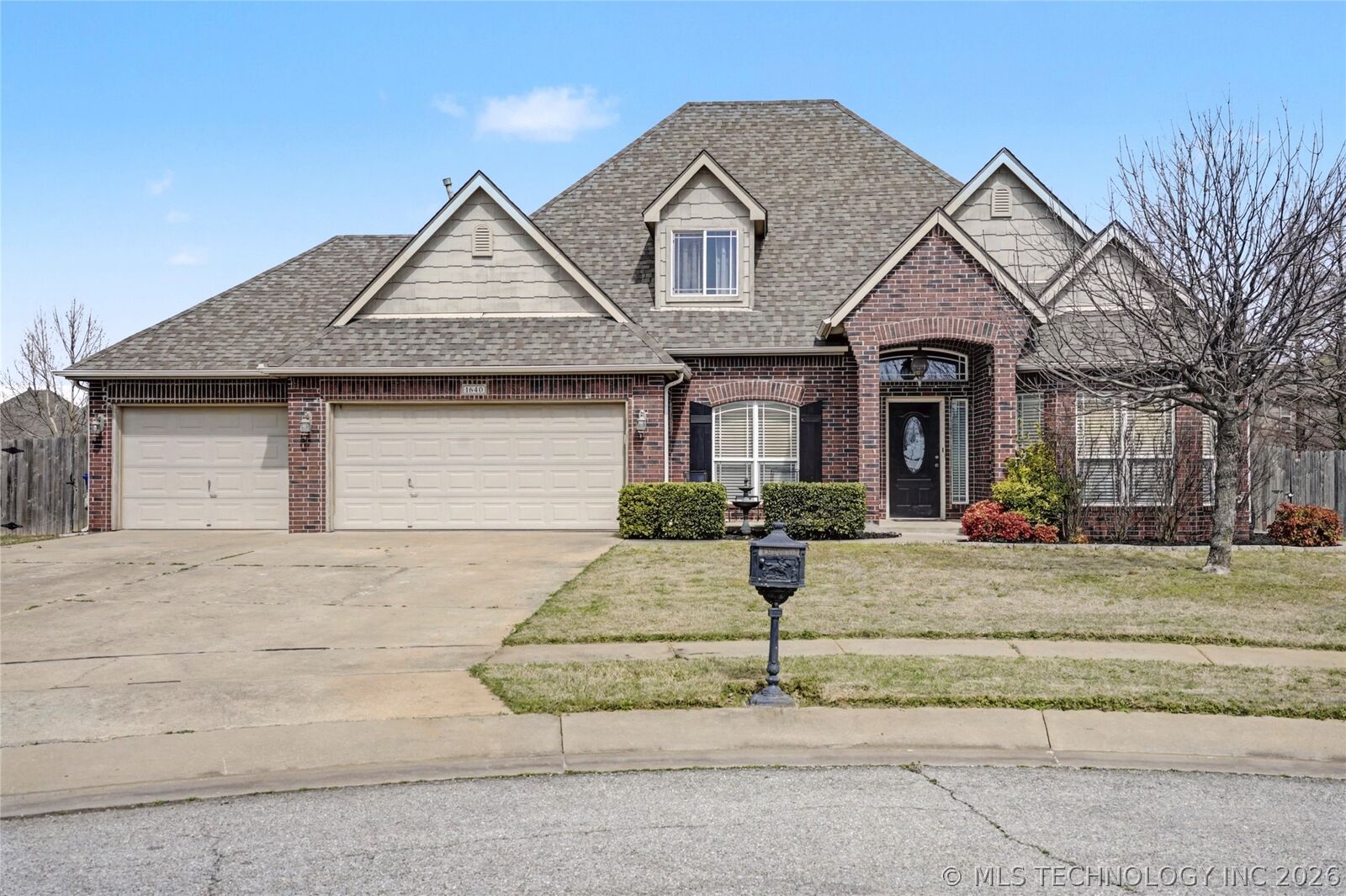 Property Photo:  1640 E Boston Court  OK 74012 