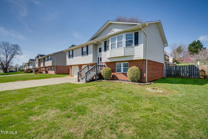 Property Photo: 323 Gray Station Road TN 37615