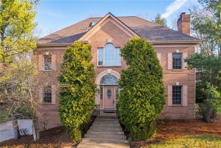 Property Photo:  1915 Oakhurst Drive  PA 15101 