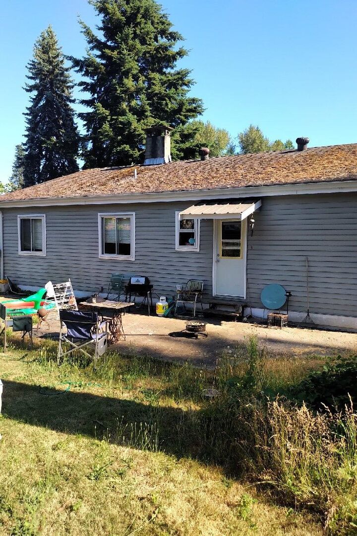Property Photo:  569 Thompson Avenue  BC V3J 3Z9 