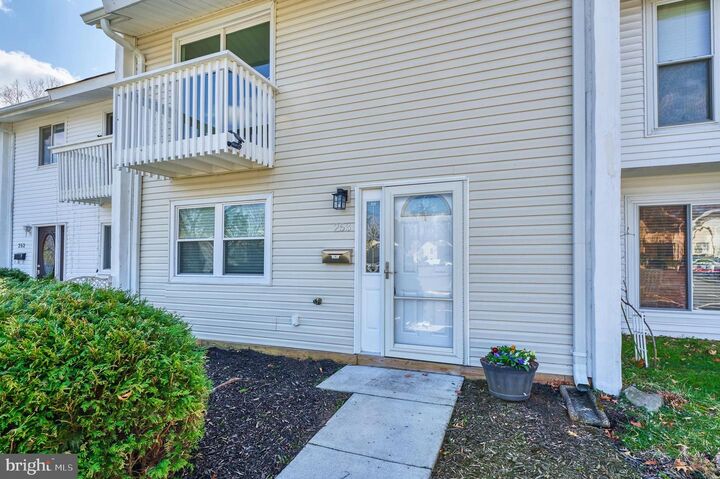 Property Photo: 253 Willow Terrace VA 20164