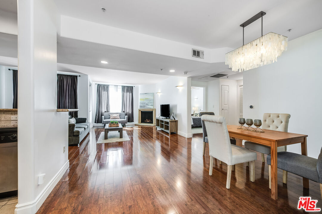 Property Photo:  4724 Kester Ave  CA 91403 