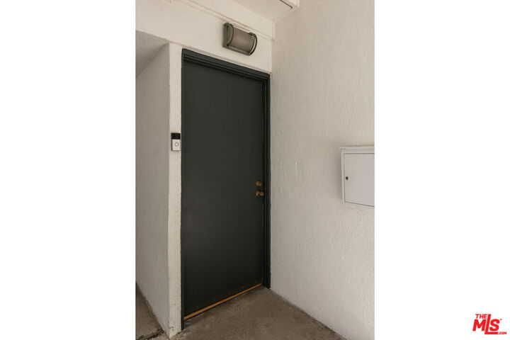 Property Photo:  2330 Silver Ridge Ave  CA 90039 