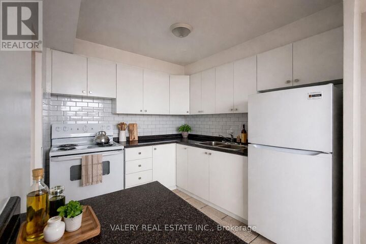 Property Photo: 890 Jane Street 1506 ON M6N 4C3