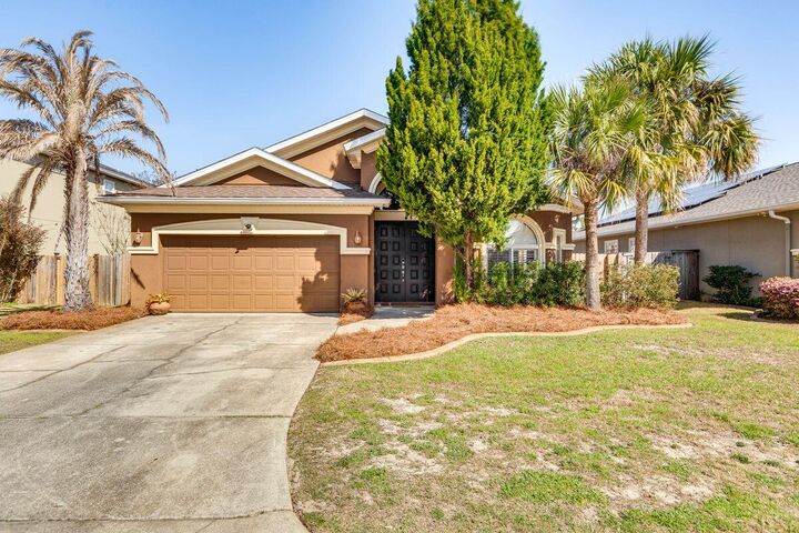 Property Photo: 895 Solimar Way FL 32569