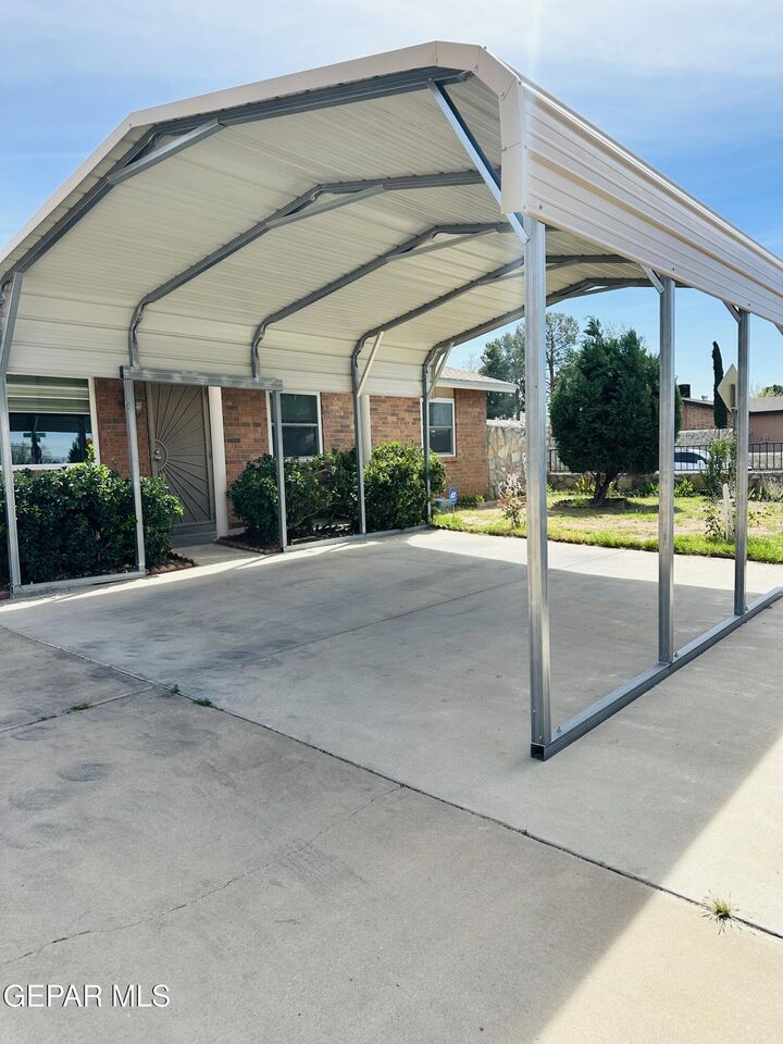 Property Photo:  3400 Quanah Street  TX 79936 