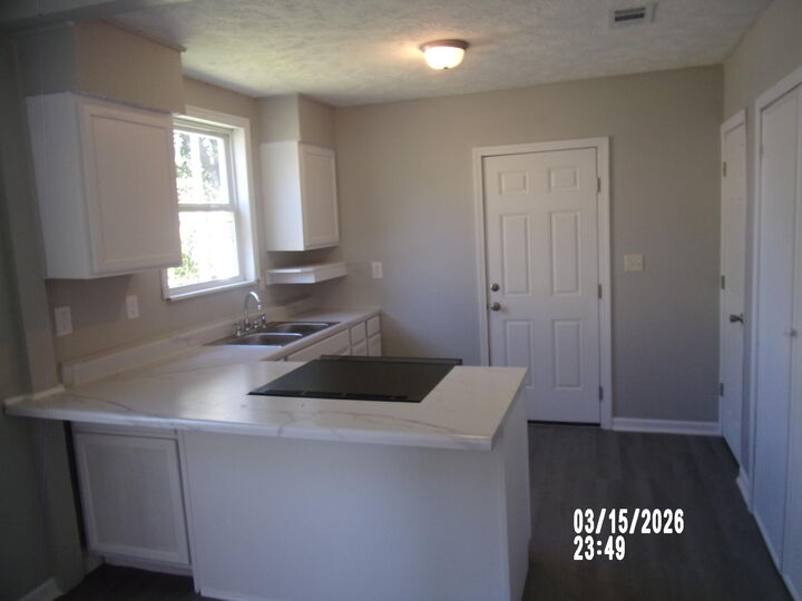 Property Photo:  119 King St  MS 39702 