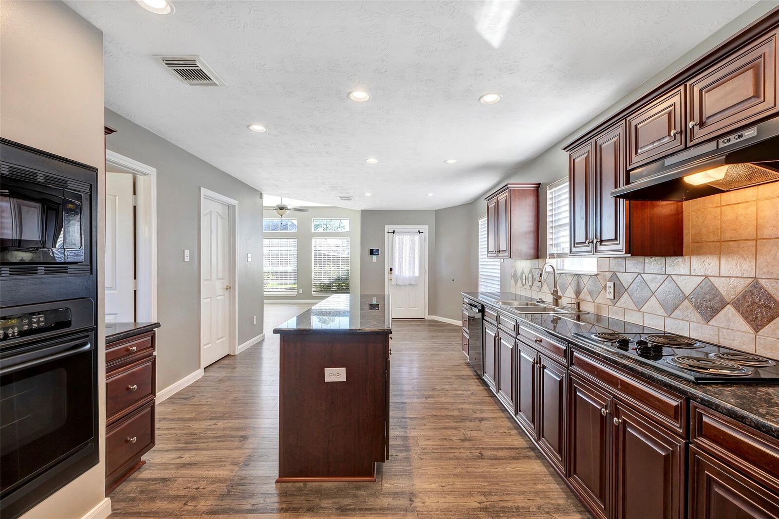 Property Photo: 11514 Tara Place TX 77584