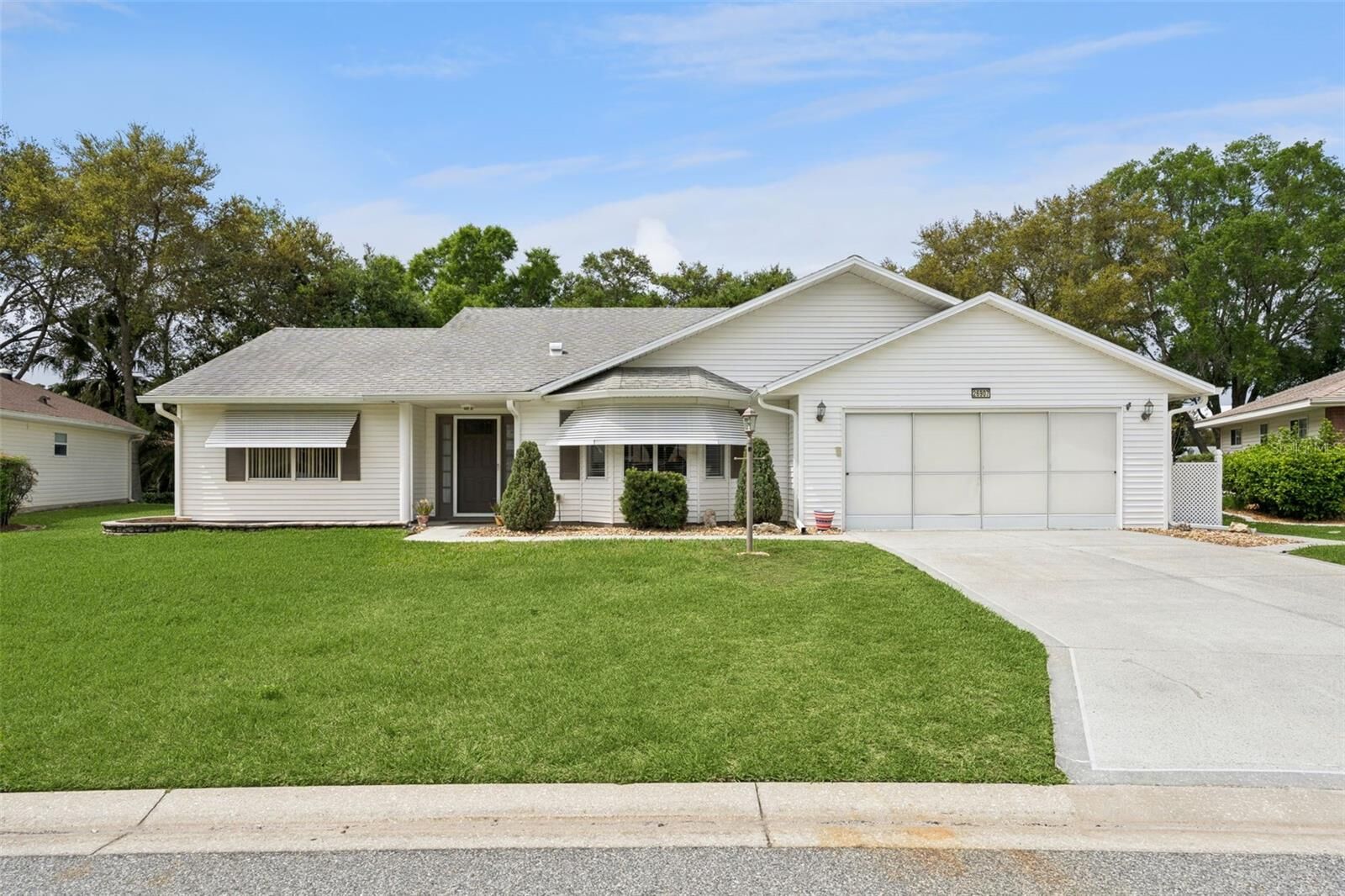 Property Photo: 26907 Forest Hills Street FL 34748