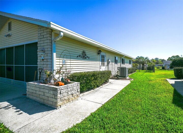 Property Photo: 11055 SW 77th Court FL 34476