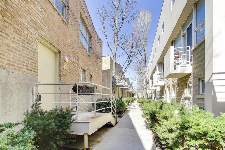 Property Photo:  2826 N Talman Avenue A  IL 60618 