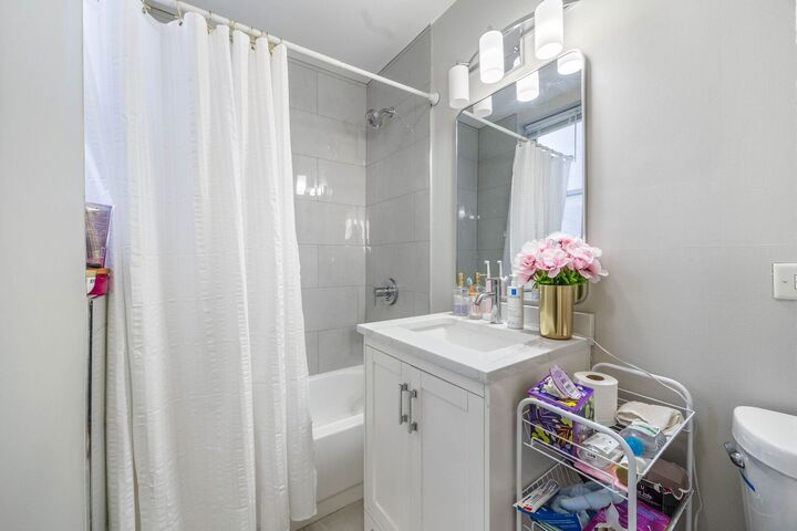 Property Photo:  928 S Claremont Avenue 2R  IL 60612 