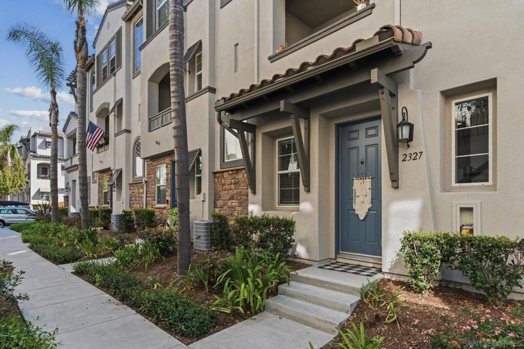 Property Photo:  2327 Sentinel Ln  CA 92078 