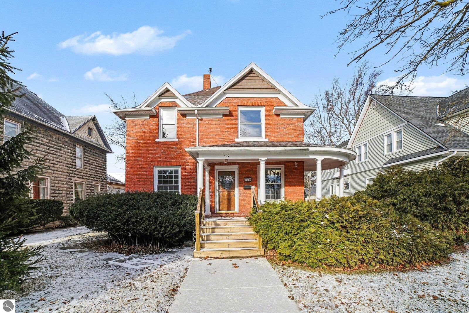 Property Photo:  309 Grant Avenue  MI 48801 