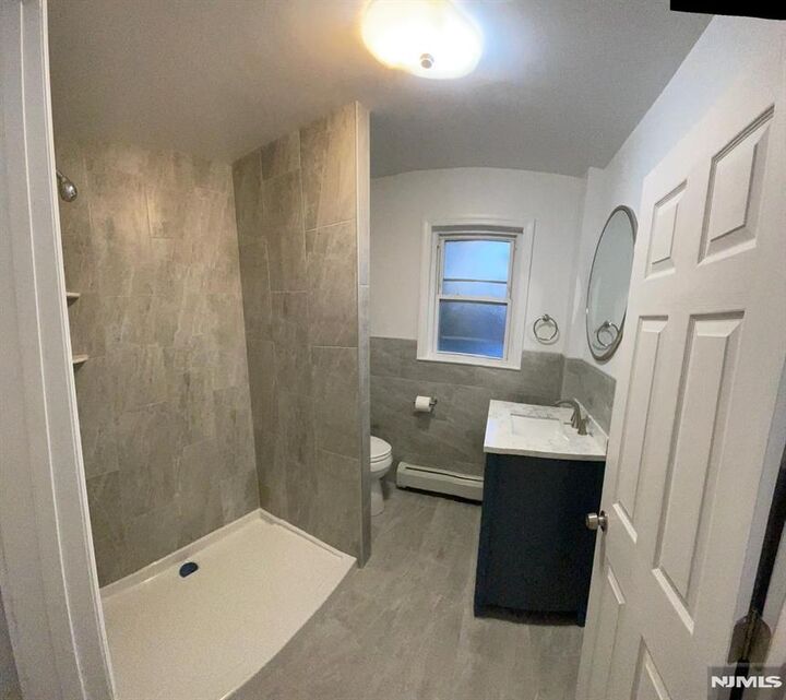 Property Photo:  309 Essex Street 1  NJ 07601 