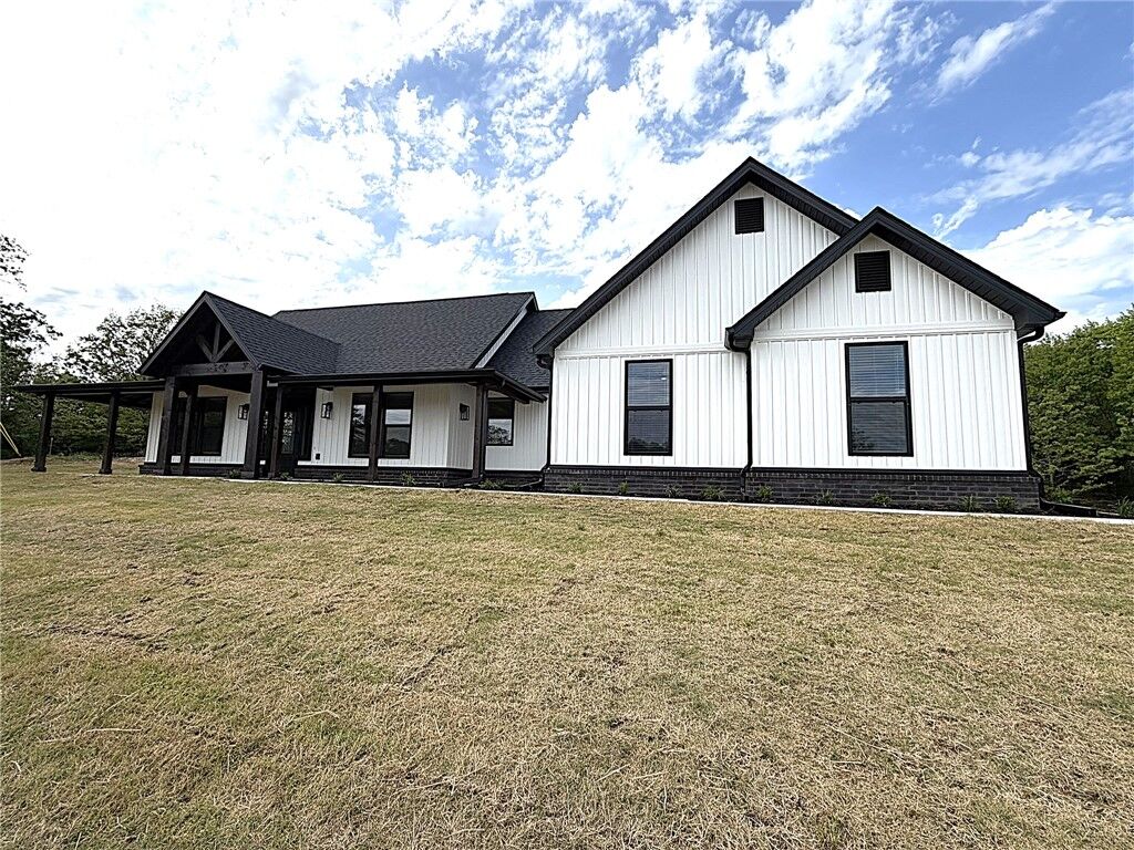 Property Photo:  17102 Malico Mountain Road  AR 72774 