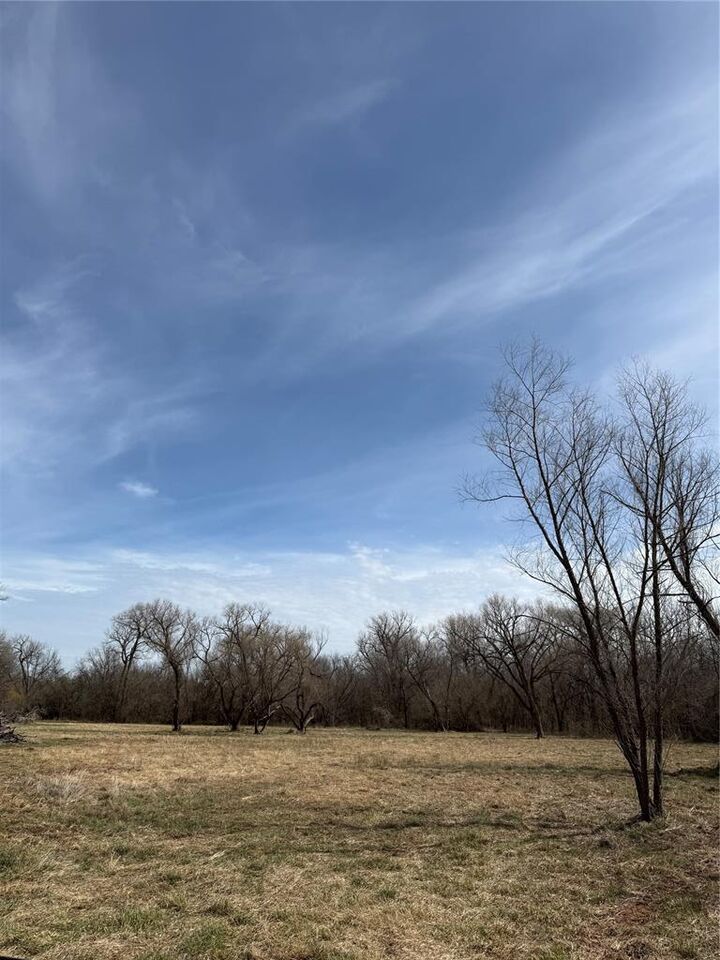 Property Photo:  1800 Fischer Dr  OK 73026 