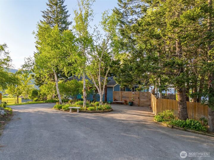 Property Photo:  1220 S Webb Place  WA 98802 