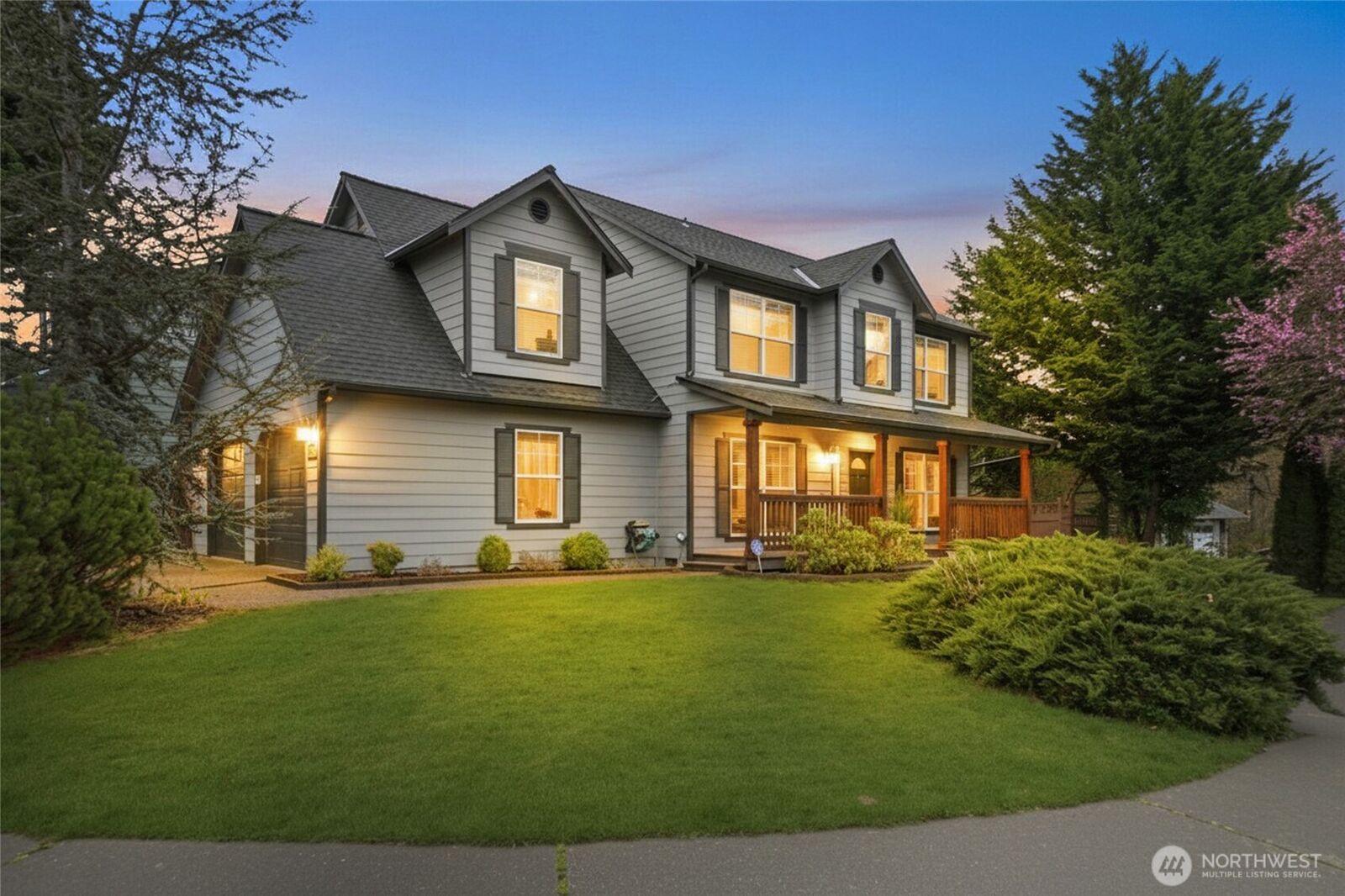 Property Photo:  803  124th Court NE  WA 98258 