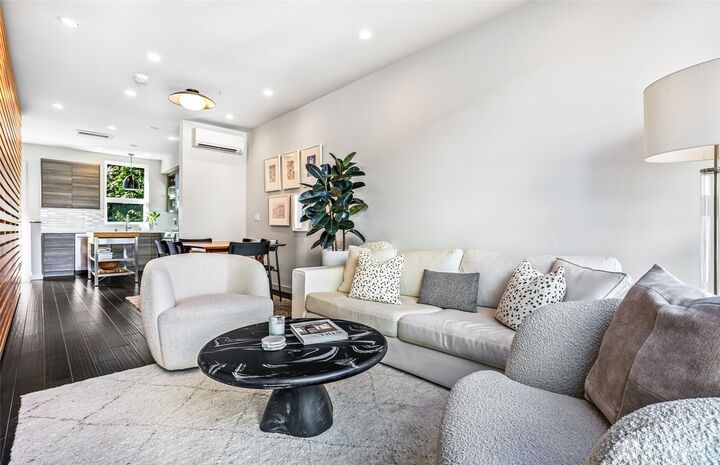 Property Photo:  3220  Franklin Avenue E  WA 98102 