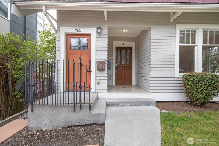 Property Photo:  703  18th Avenue S  WA 98144 