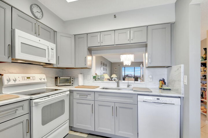 Property Photo:  6866 Huntington Lane 508  FL 33446 