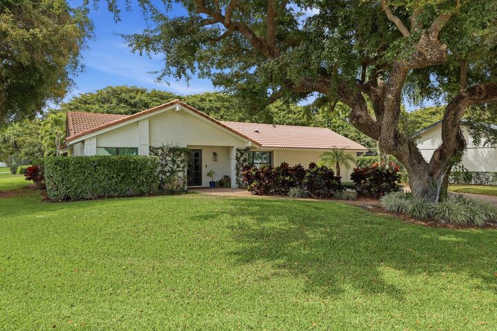 Property Photo:  6175 Celadon Circle  FL 33418 