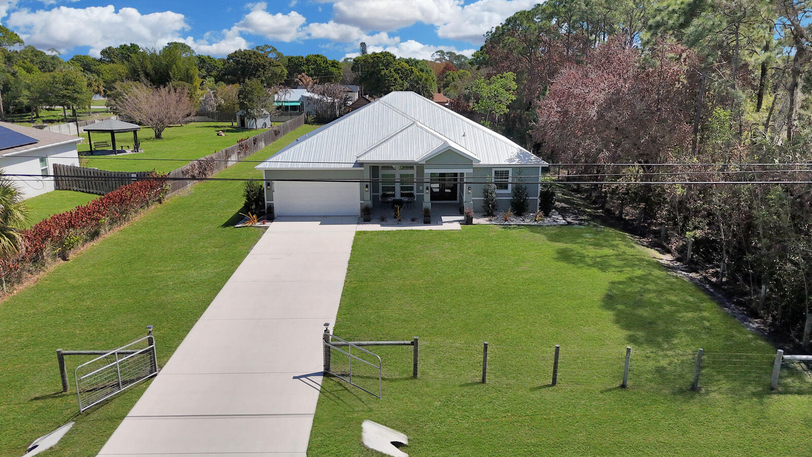 Property Photo:  5116 Silver Oak Drive  FL 34982 