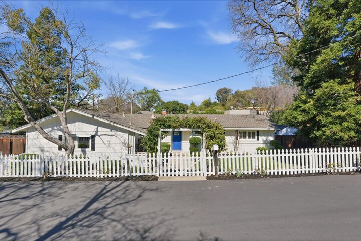 Property Photo:  300 La Tierra Buena  CA 94526 