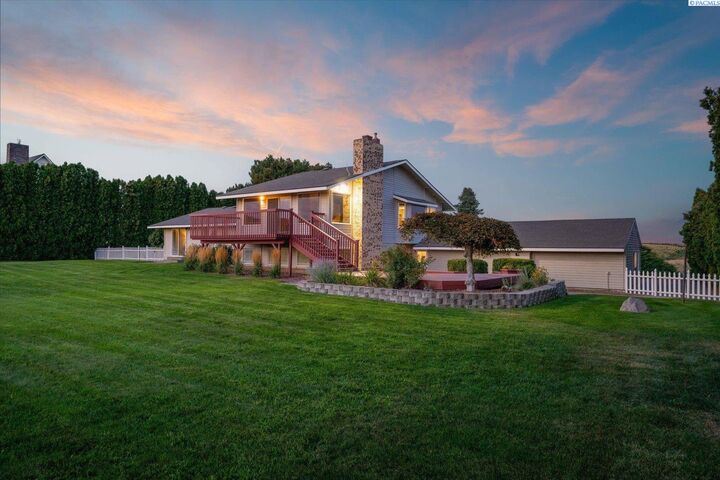 Property Photo:  590 McDonald Dr  WA 99301 