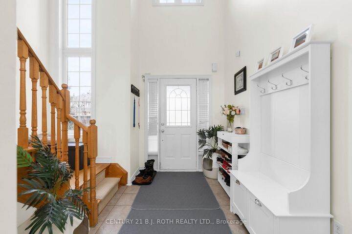 Property Photo:  32 Prince Of Wales Drive  ON L4N 0T2 