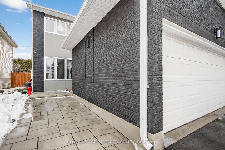 Property Photo: 2092 Legrand Crescent ON K1E 3T6