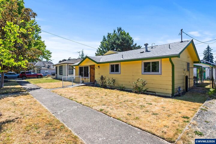 Property Photo: 2355 Laurel Av NE OR 97301
