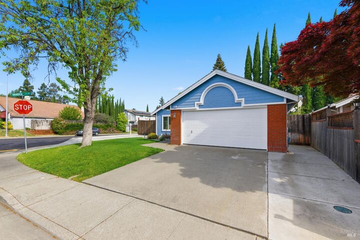 Property Photo: 701 Oak Brook Drive CA 95687