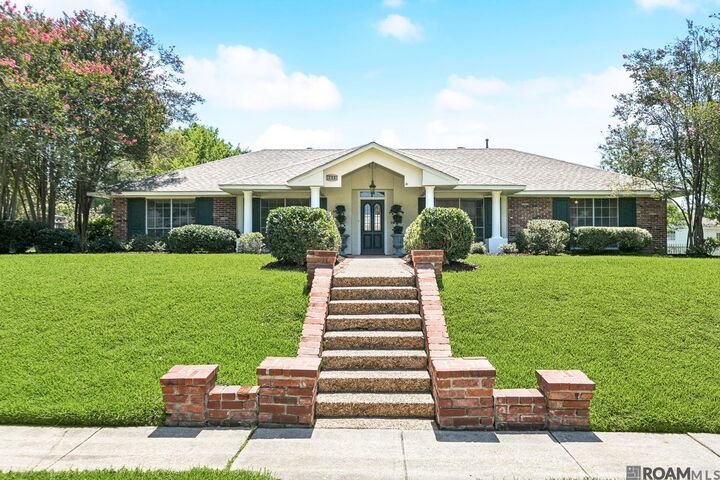 Property Photo:  3911 N Bluebonnet Rd  LA 70809 