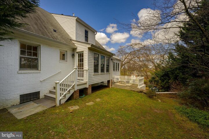 Property Photo:  2625 S Hayes Street  VA 22202 