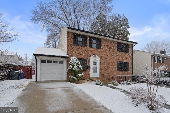 Property Photo:  2339 N Powhatan Street  VA 22205 