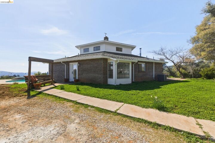 Property Photo:  18344 Zeni Ln  CA 95379 